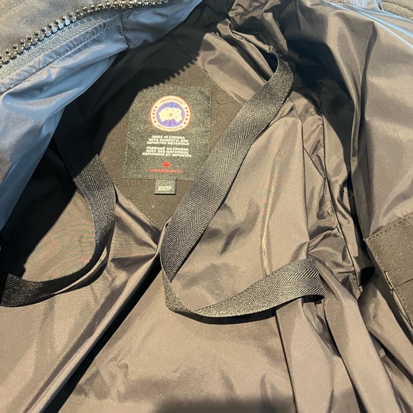 Canada Goose ~ fur less hood winter parka - like brand new - Picture 2 of 3